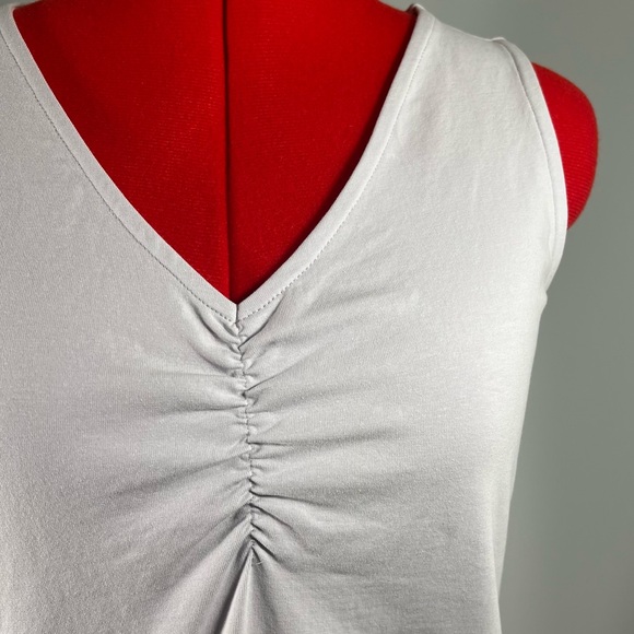 Light purple sleeveless top NWT - Petites XS - Picture 2 of 10